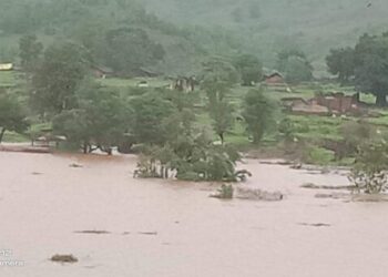 देहली धरणाचे पाणी घुसले गावांमध्ये, पहिल्याच पावसात अंबाबारी गांव गेले पाण्याखाली