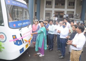 मेडिकल युनिटच्या वाहनाचा खा.डॉ.हिना गावीत यांच्या हस्ते शुभारंभ