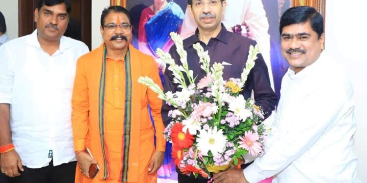 शिवसेनेच्या जिल्हाप्रमुख म्हणून आ.आमश्या पाडवी व जि.प.सभापती गणेश पराडके यांची नियुक्ती