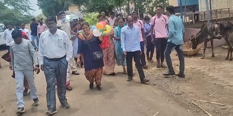 श्रीरामपूर येथे वृक्ष दिंडीने माझी वसुंधरा अभियानाचा शुभारंभ