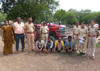 मानमोड्या शिवारात वनजमीनीवर रात्री नांगरटी करणाऱ्या चौघांना अटक, सात लाखाचा मुद्देमाल जप्त