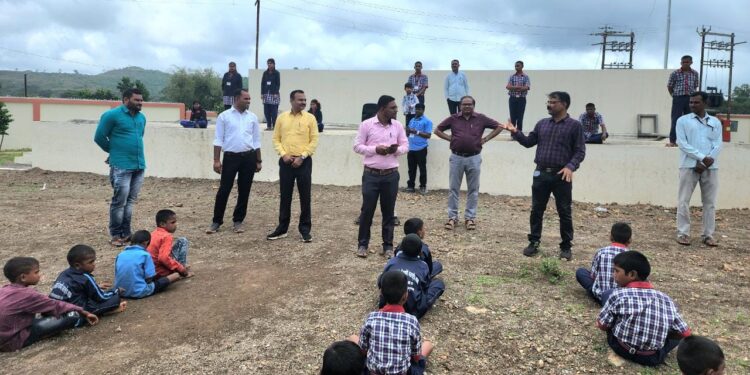 तोरणमाळच्या आंतरराष्ट्रीय शाळेतील चार विद्यार्थी घेतले दत्तक