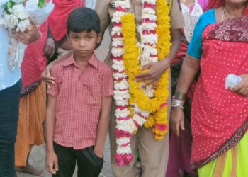 आमलाण गावातील शेतकरी कुटुंबातील कन्या झाली  पोलीस निरीक्षक, गावात झाले जोरदार स्वागत