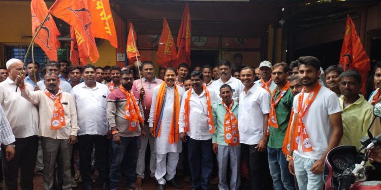 अक्कलकुवा तालुक्यात काँग्रेस पक्षाला खिंडार, तालुका अध्यक्ष यांचा शिवसेनेत शेकडो कार्यकर्त्यांसह प्रवेश