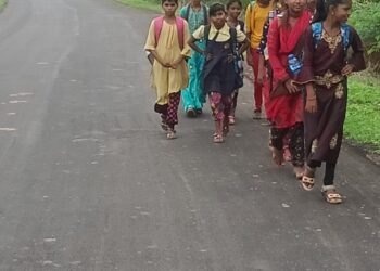 ग्रामिण भागात बसेस बंद असल्याने विद्यार्थ्यांचे हाल, प्रशासन व एस. टी. महामंडळाचे दुर्लक्ष