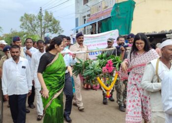जिल्हाधिकारी मनीषा खत्री यांच्या हस्ते शहादा वनक्षेत्रात वृक्षारोपण