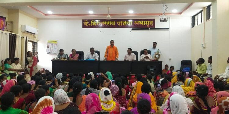 आ.आमश्या पाडवी यांचाराज्य अंगणवाडी कर्मचारी संघटनेच्यावतीने सत्कार