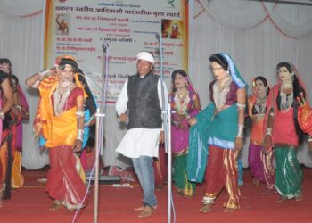 आदिवासी सांस्‍कृतिक व पारंपारिक नृत्‍य स्‍पर्धेत यांनी पटकाविला क्रमांक