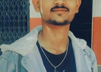 आयशर गाडीने जात असताना भीषण अपघातात युवकाचा मृत्यू