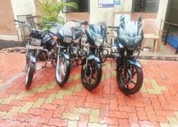 खांडबारा परिसरातील मोटारसायकल चोरी करणारी टोळी विसरवाडी पोलीसांच्या जाळ्यात, ४ मोटारसायकली जप्त
