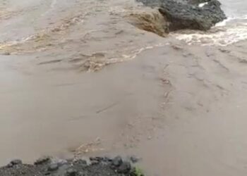 पर्यायी रस्ता वाहून गेल्याने १० गावांचा संपर्क तुटला