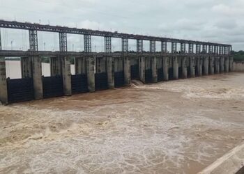 प्रकाशा व सारंगखेडा बॅरेजचे प्रत्येकी तीन दरवाजे पूर्ण क्षमतेने उघडले