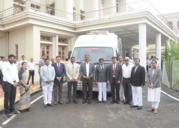 फिरते लोक अदालत व कायदेविषयक शिबीर वाहनाचा शुभारंभ