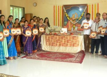 गण गण गणात बोतेचा जयघोष करीत नामजप पुस्तिका शेगावला रवाना