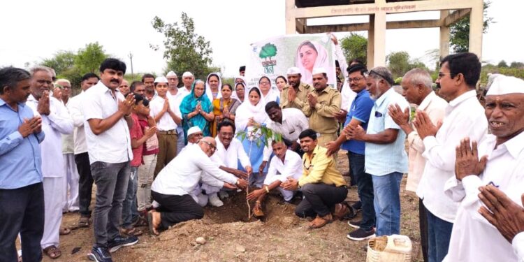 संत निरंकारी मिशनतर्फे बह्याणेच्या स्मशानभूमीत 172 रोपांची लागवड