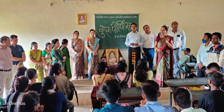 तळोदा येथे राष्ट्रीय सेवा योजनेतर्फे गुरुपौर्णिमा साजरी