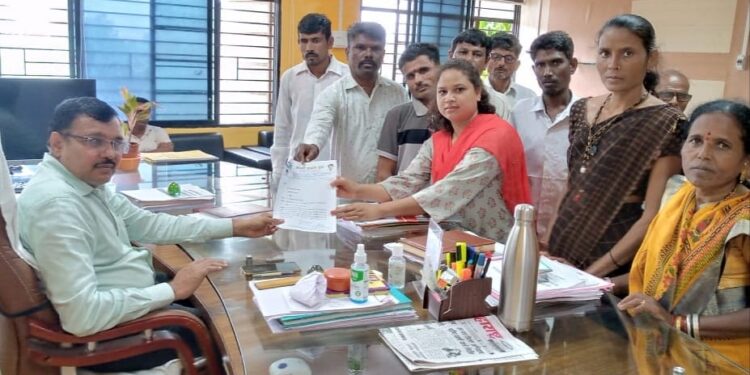 संजय गांधी निराधार योजनेत दिव्यांगांना दरवर्षी उत्पन्न दाखला द्यावा ही अट रद्द व्हावी :अपंग जनता सामाजिक संस्थेची मागणी