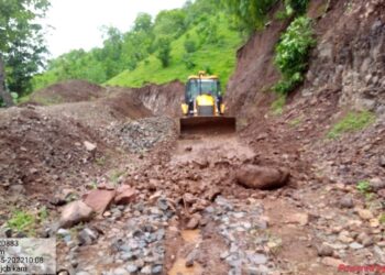 सातपुड्यातील दुर्गम भागात दरड हटविण्याच्या कामाला दोन जेसीबीद्वारे सुरुवात