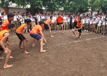 डी. आर. हायस्कूल मध्ये राष्ट्रीय कबड्डी दिवस साजरा