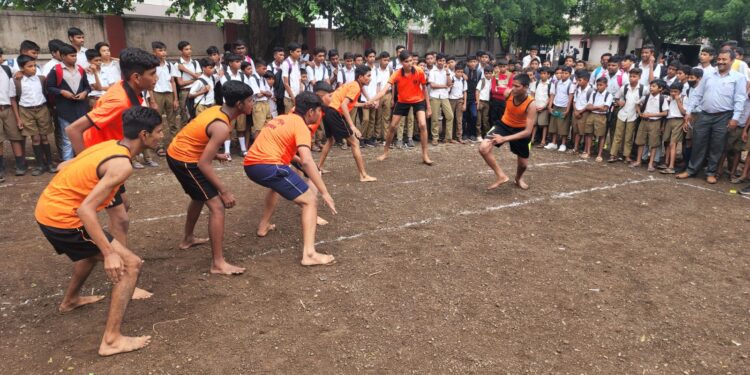 डी. आर. हायस्कूल मध्ये राष्ट्रीय कबड्डी दिवस साजरा