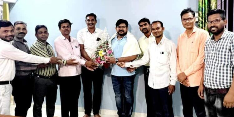 डॉ.सुनिल पावरा यांची फेलोशिप ईन जॉईंट रिप्लेसमेंट कोर्ससाठी निवड