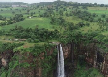 तोरणमाळ येथे महाराष्ट्रासह मध्य प्रदेश, गुजरात राज्यातील पर्यटक दाखल