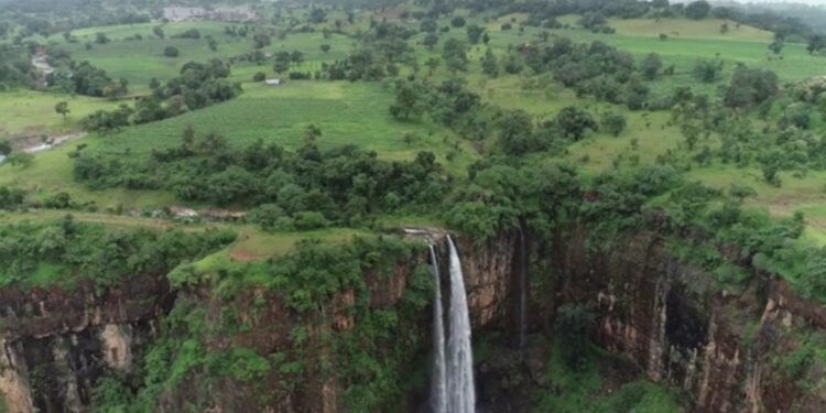 तोरणमाळ येथे महाराष्ट्रासह मध्य प्रदेश, गुजरात राज्यातील पर्यटक दाखल
