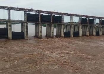 हतनूर धरणातून 2 लाख 63 हजार क्युसेक पाण्याचा विसर्ग, तापी नदीकाठच्या गावांतील नागरिकांना सतर्कतेचे आवाहन