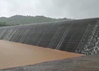 ४० वर्षानंतर पूर्ण झालेले देहली धरण पहिल्याच पावसात झाले ओवर फ्लो