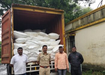 कोंडाईबारी घाटात १० लाखाच्या सुगंधीत तंबाखूसह ४० लाखाचे कंटेनर जप्त, एकास अटक