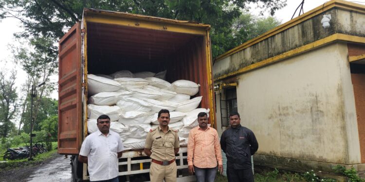 कोंडाईबारी घाटात १० लाखाच्या सुगंधीत तंबाखूसह ४० लाखाचे कंटेनर जप्त, एकास अटक