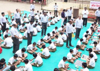 डी.आर हायस्कूल मध्ये जागतिक बुद्धिबळ दिवसानिमित्त बुद्धीबळ स्पर्धा उत्साहात