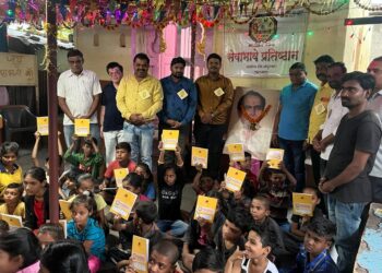 तळोदा येथे लोकशाहीर अण्णाभाऊ साठे यांच्या पुण्यतिथी निमित्त शैक्षणिक साहित्य वाटप