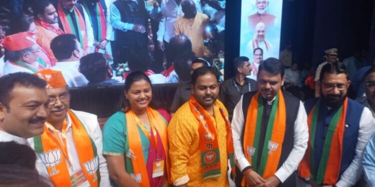 अखेर शिवसेनेचे डॉ. विक्रांत मोरे झाले भाजपवासी