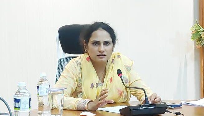 आधार क्रमांक मतदान कार्डशी लिंक करावे: जिल्हा निवडणूक अधिकारी मनीषा खत्री यांचे आवाहन