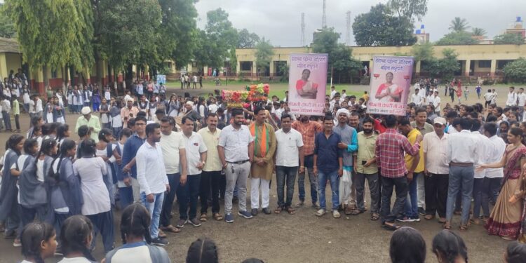 राष्ट्रपती द्रौपदी मुर्मू यांच्या शपथविधी नंतर नवापूर विसरवाडी येथे जल्लोष