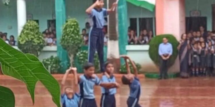 के . आर . पब्लिक स्कुल , ज्यु कॉलेज मध्ये कारगील विजय दिवस साजरा