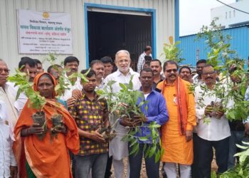 सातपुडा हरित अभियानांतर्गत मान्यवरांच्या हस्ते १५ लाख रोपांचे वाटप, मिनी राईस मिलचेही करण्यात आले उद्घाटन