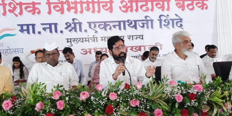 सर्व प्रशासकीय विभागांनी सांघिकपणे काम करीत विकास कामांना गती द्यावी : मुख्यमंत्री एकनाथ शिंदे