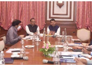 पाण्याचे आणि पथदिव्यांची थकित देयके अदा करण्यासाठीचा प्रस्ताव सादर करावा : उपमुख्यमंत्री देवेंद्र फडणवीस