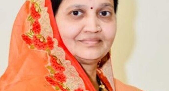 अवैध ठरलेल्या लताबाई सोनवणे यांना मंत्री मंडळात स्थान देवु नये