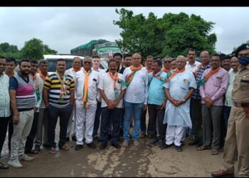 आठ दिवसात रस्ता दुरुस्ती करण्याच्या आश्वासनानंतर भाजप व काँग्रेसचे आंदोलन स्थगित