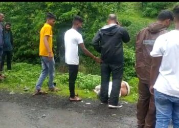 कारने दुचाकी स्वारांना उडवले, दोघे जखमी, चालक फरार