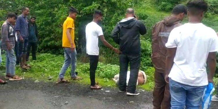 कारने दुचाकी स्वारांना उडवले, दोघे जखमी, चालक फरार