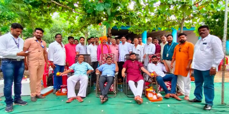 कोयलीविहीर येथे आ.आमश्या पाडवी यांच्या वाढदिवसानिमित्त शिबिरात 55 दात्यांचे रक्तदान