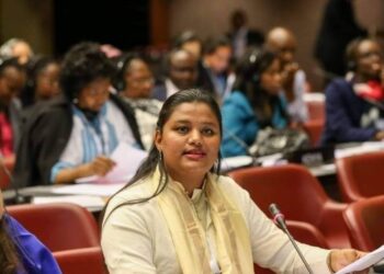 दुचाकीस्वार महिलेला वाचविण्याच्या प्रयत्नात खा.डॉ.हिना गावीत यांच्या वाहनाला अपघात