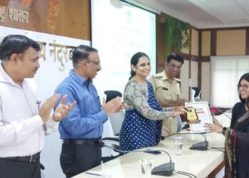 महसुल दिनानिमित्त  उत्कृष्ट अधिकारी, कर्मचारी यांच्या सन्मान सोहळा, श्रीमती. अस्मिता रघुवंशी यांचा करण्यात आला गौरव