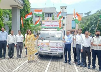 ‘आझादी का अमृत महोत्सव’ निमित्त प्रचार रथाचे  जिल्हाधिकारी मनीषा खत्री यांच्या हस्ते उद्घाटन
