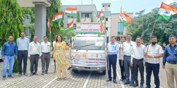 ‘आझादी का अमृत महोत्सव’ निमित्त प्रचार रथाचे जिल्हाधिकारी मनीषा खत्री यांच्या हस्ते उद्घाटन