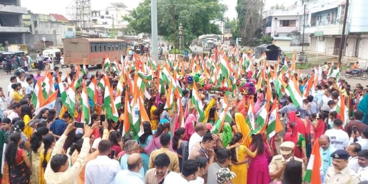 आदिवासी विकास प्रकल्पतर्फे जागतिक आदिवासी दिनानिमित्त भव्य रॅली उत्साहात